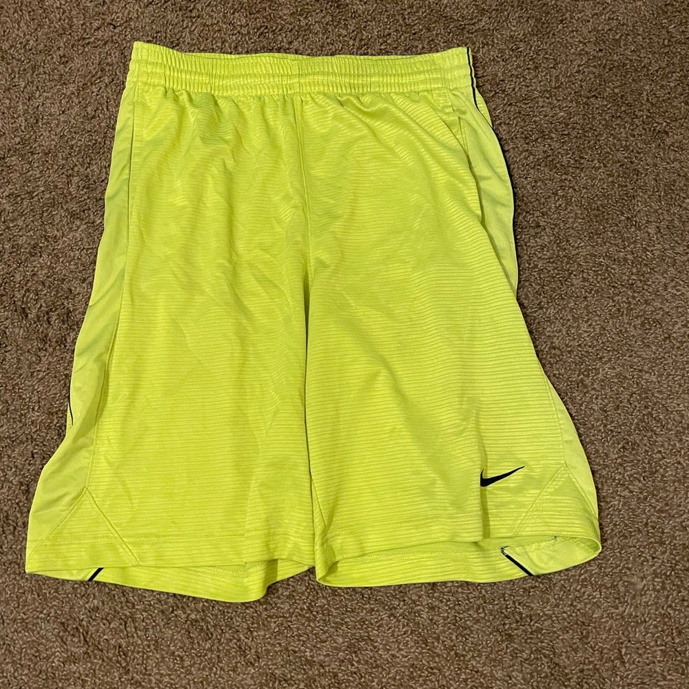 Nike Men’s basketball shorts Bright Yellow M